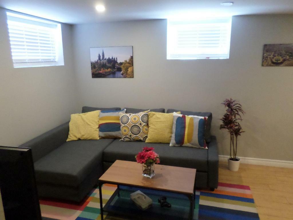 Fantastic And Modern Downtown 1-Bed Basement Apt., Parking Wi-Fi And Netflix Included Ottawa Kültér fotó