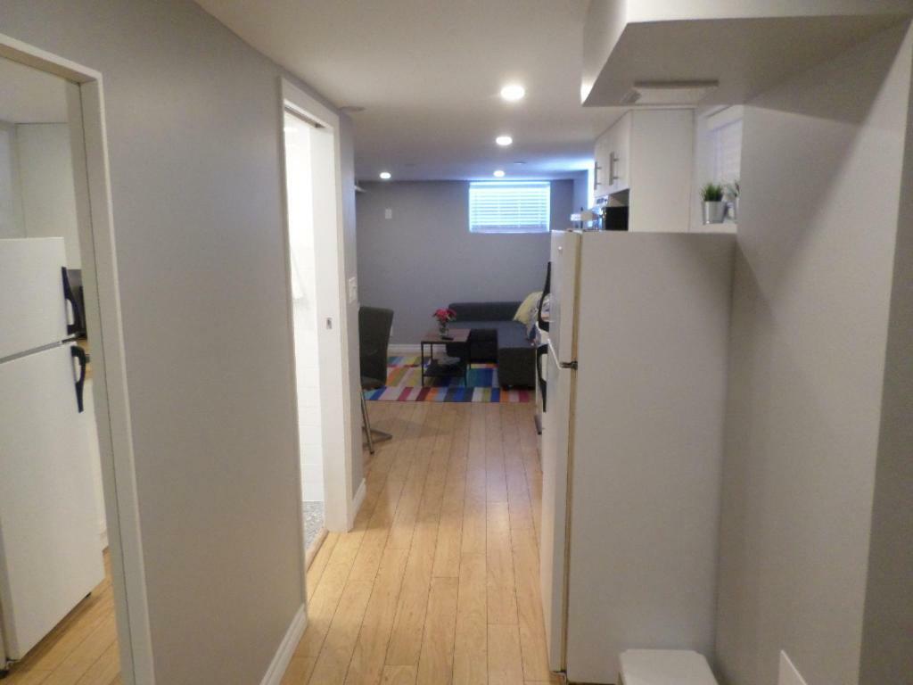 Fantastic And Modern Downtown 1-Bed Basement Apt., Parking Wi-Fi And Netflix Included Ottawa Kültér fotó